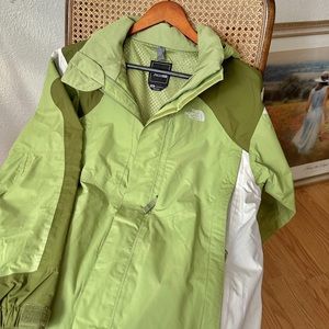 North Face rain jacket 💚